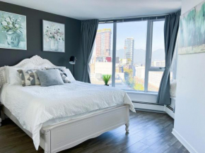 Downtown 4bd 2ba View Skytrain and 2 Free Parking